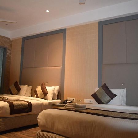 Hotel Superb 5 Mins Walk From New Delhi Station Exterior foto