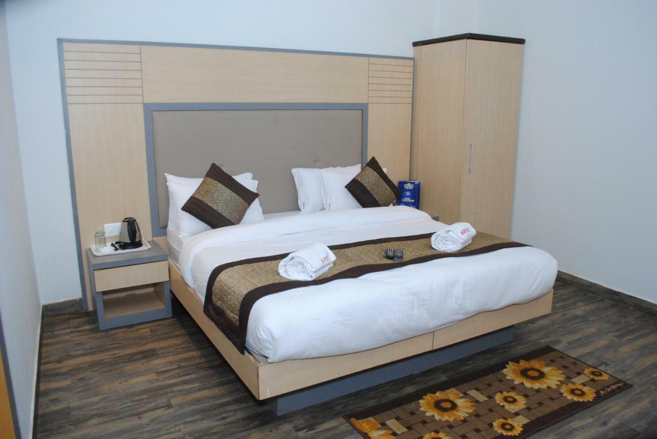 Hotel Superb 5 Mins Walk From New Delhi Station Exterior foto
