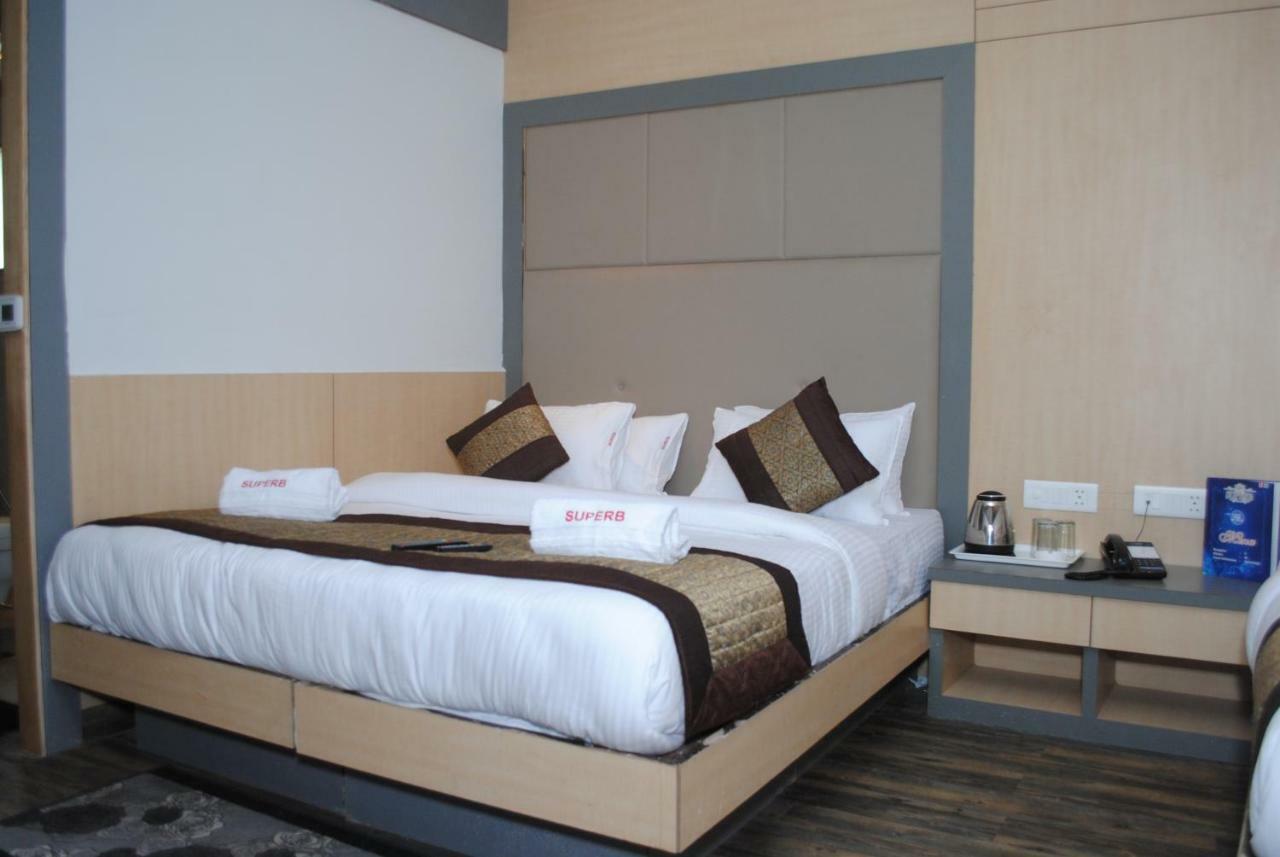 Hotel Superb 5 Mins Walk From New Delhi Station Exterior foto