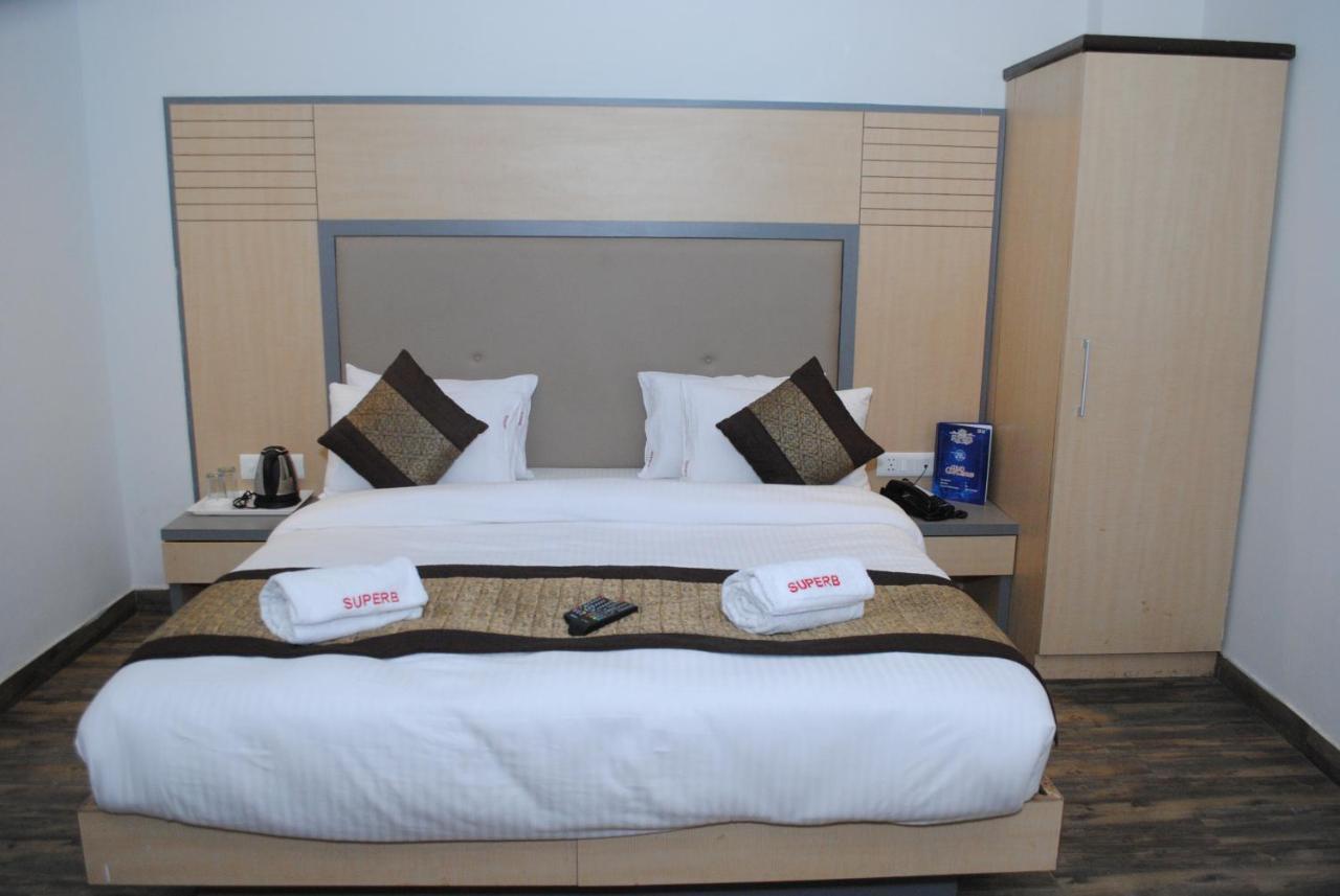 Hotel Superb 5 Mins Walk From New Delhi Station Exterior foto